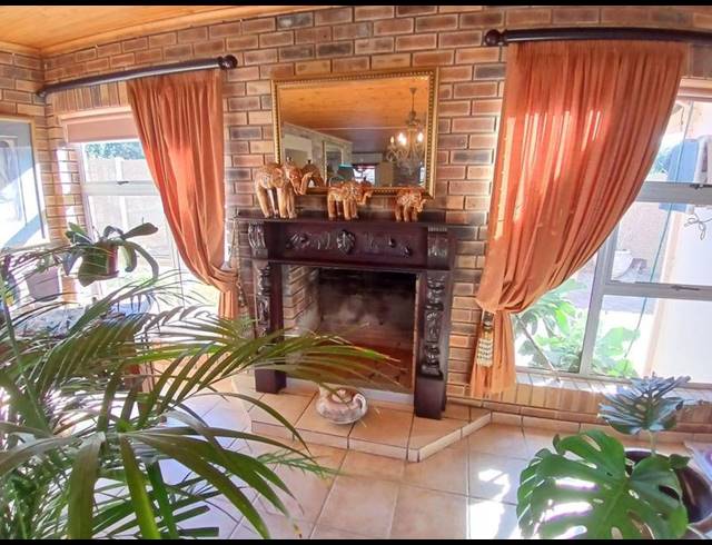 5 BEDROOM HOUSE FOR SALE IN STILBAAI-WES